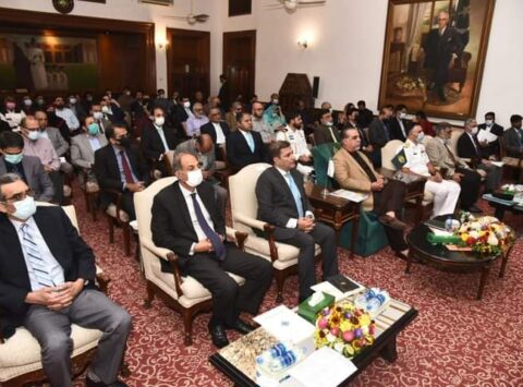 گورنر سندھ عمران اسماعیل پاکستان پورٹل کے حوالے سے اجلاس کی صدارت کر رہے ہیں