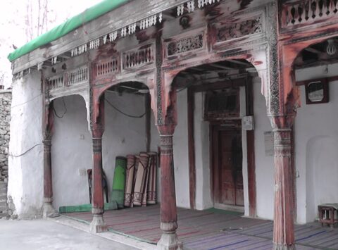چترال ۔تاریخی مسجد کی تصویر